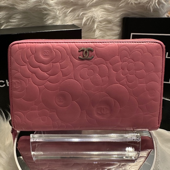 💕FULL INCLUSION CHANEL Pink Cameilla Wallet/Organizer💕 - Picture 1 of 15